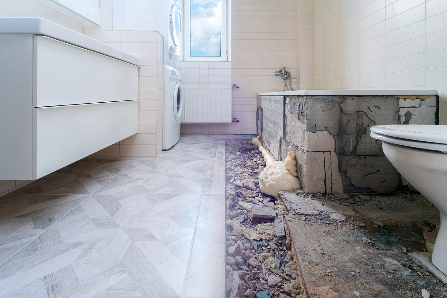 Salle de bain en cours de rénovation avec la partie droite démolie